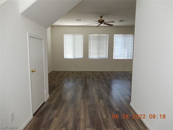 4th image of 521 Dolphin Peak Ct