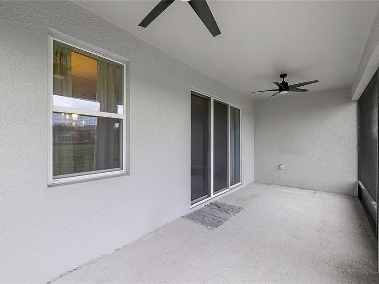 5649 SW 50th Ave — Photo 22