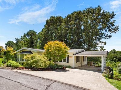 200 Cranbrook Cir, Hendersonville, NC, 28792