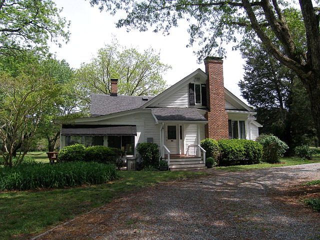 1st image of 136 Cranes Pond Ln