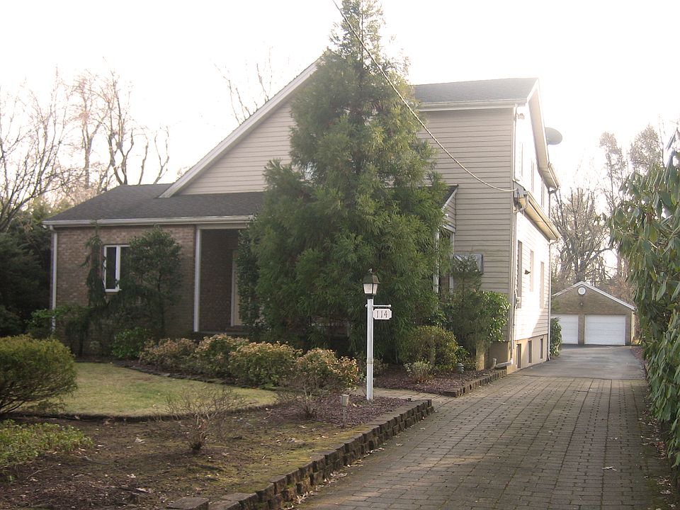 2nd image of 114 Westervelt Ave