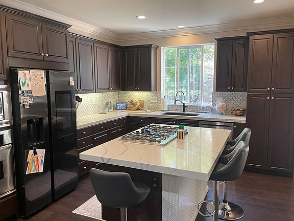 4th image of 1056 Breakaway Dr