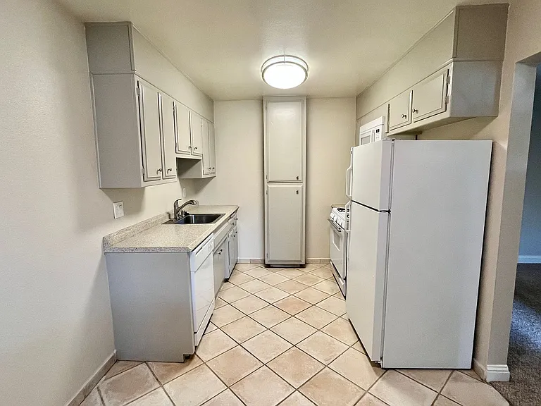 Courtyard Apartments — Photo 16