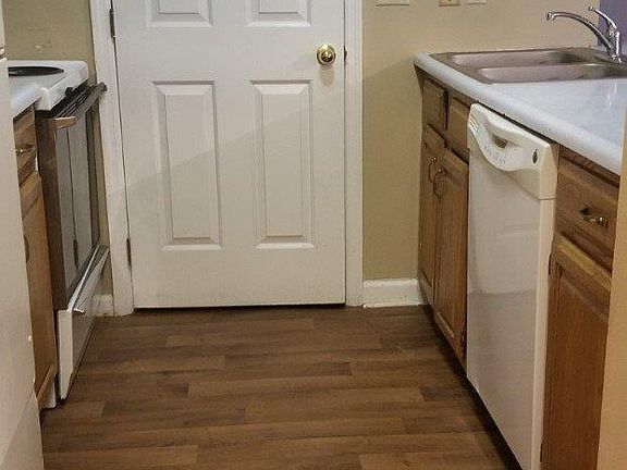 2nd image of 1659 Foxhaven Ct APT 5