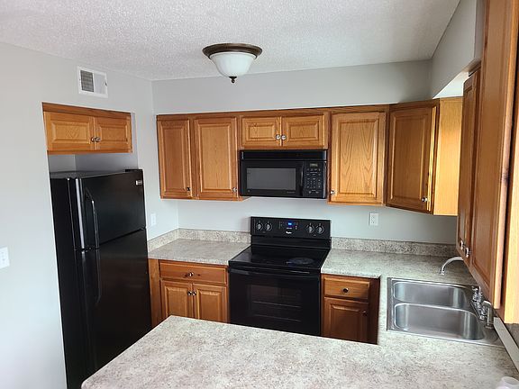 Nice clean kitchen.