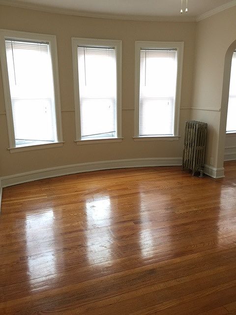 1st image of 1301 W Argyle St APT 207