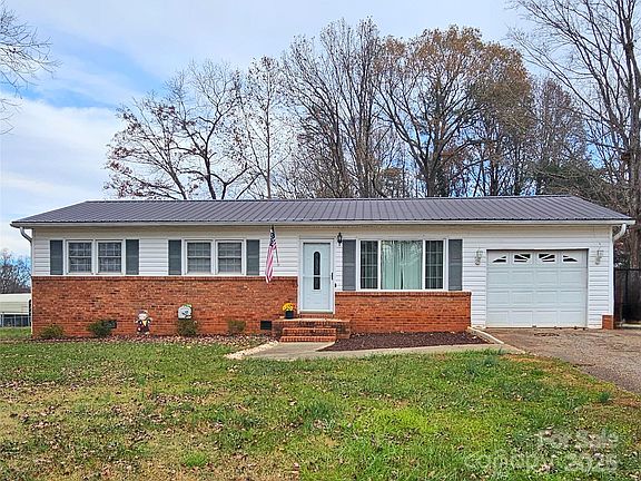 4th image of 174 Crosswhite Ln