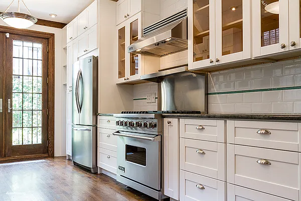 Rented by Dixon Advisory USA Inc. | media 28