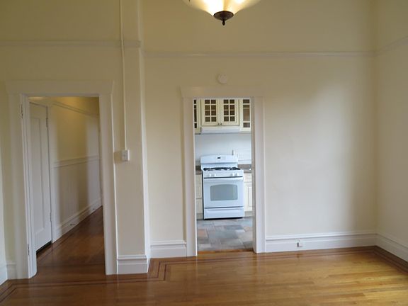 3rd image of 1600 Fell St #302