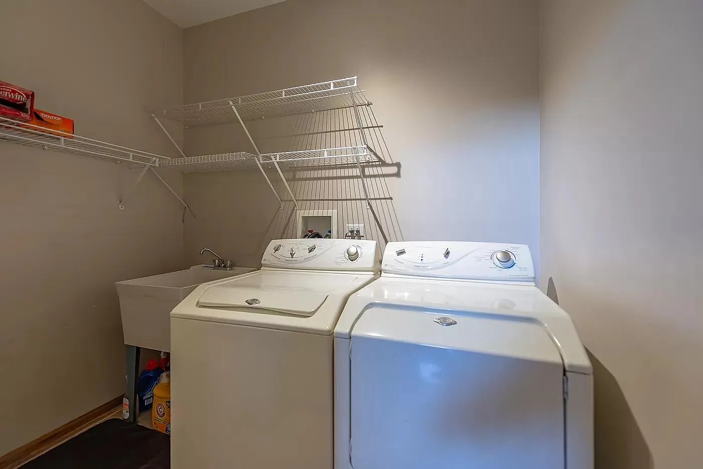 3 bed, 2.5 bath, 1716 sqft, $3,000 — Photo 1