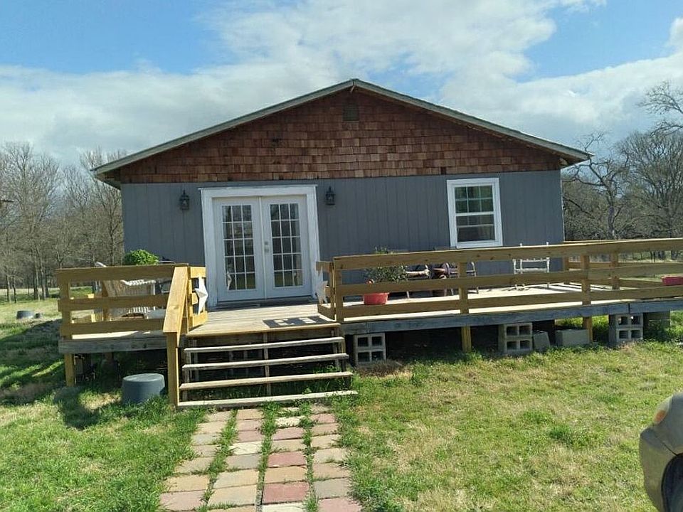 Cute and cozy 28 x 24 cabin