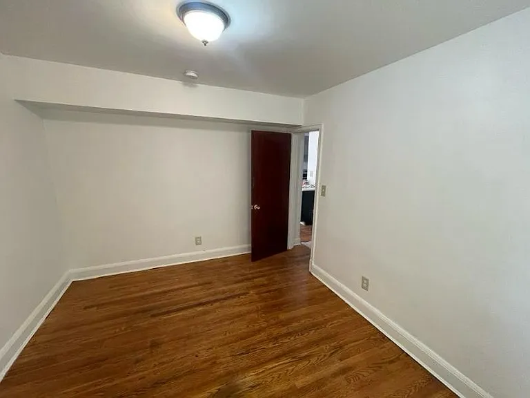 4300 Jefferson St — Photo 3