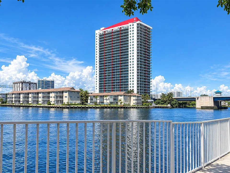 1833 S Ocean Dr #201