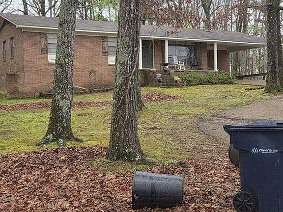3rd image of 140 Circle Dr