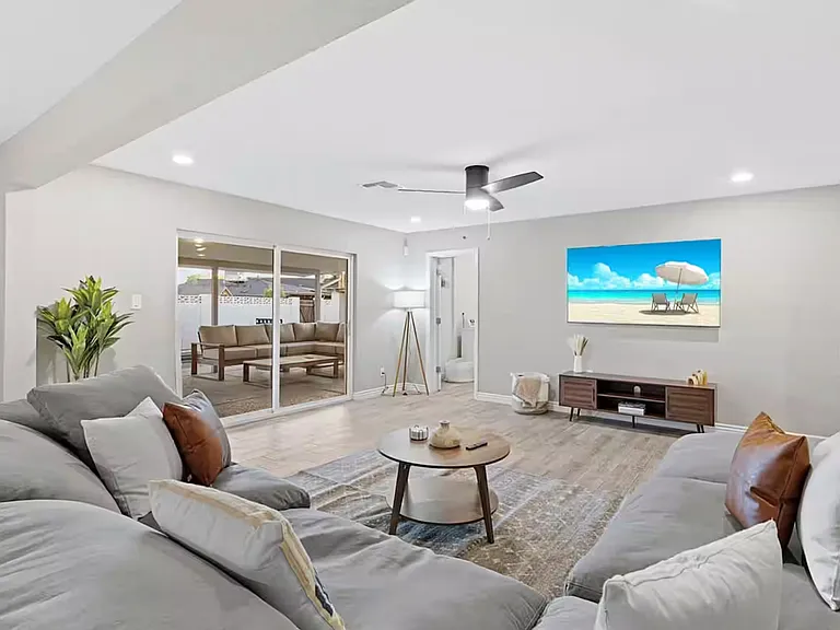 8725 E Rancho Vista Dr — Photo 3