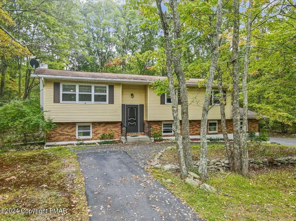 307 Cottontail Ln, Cresco, PA 18326