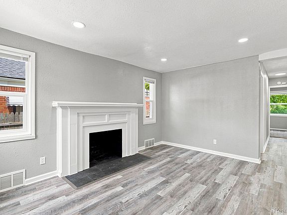 4th image of 5515 E Outer Dr