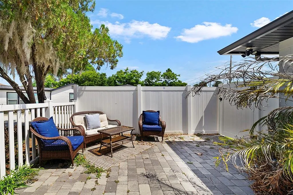 2 bed, 1.0 bath, 467 sqft, $1,600 — Photo 2