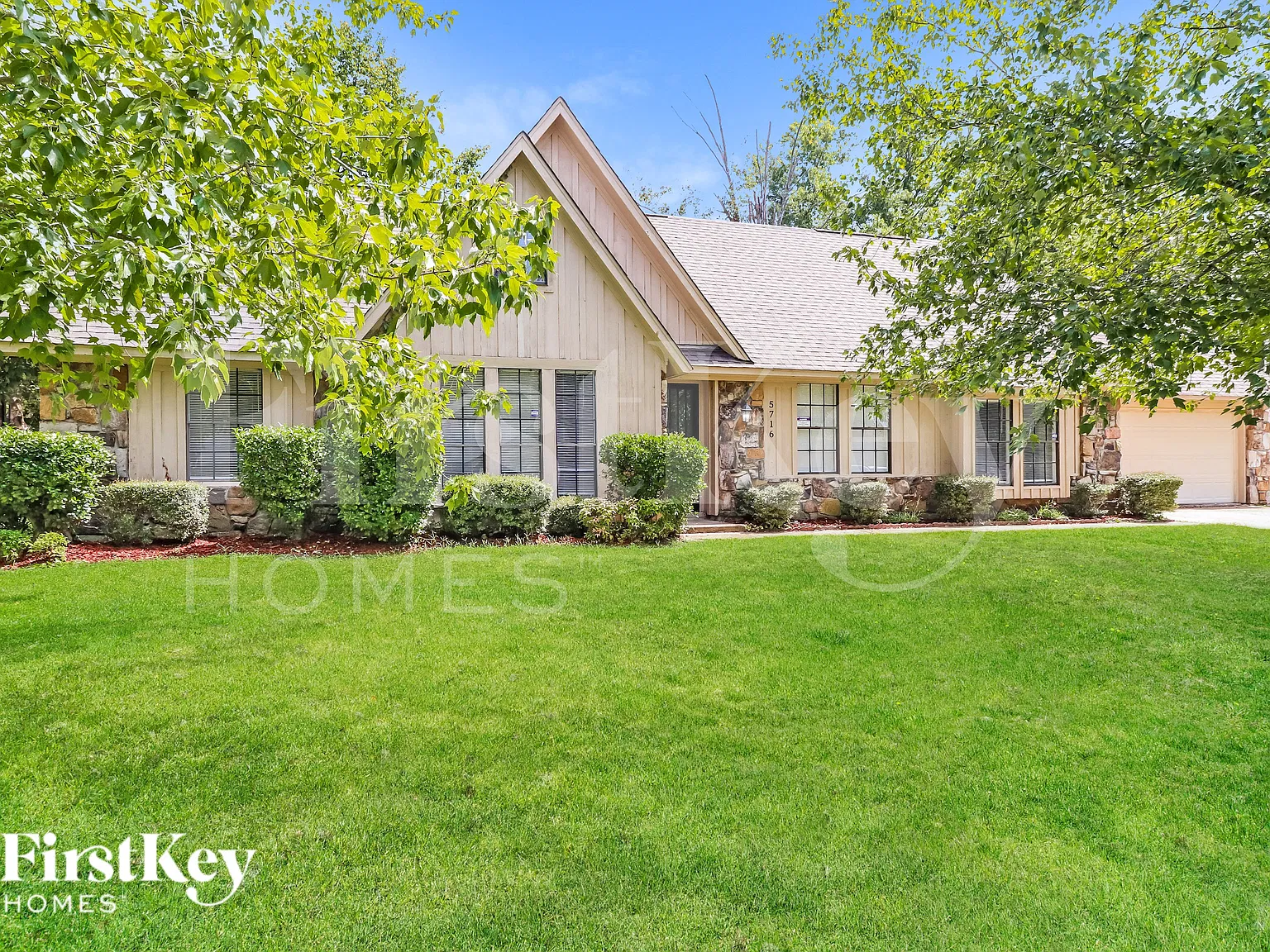 5 bed, 2.0 bath, 2235 sqft, $2,175 — Photo 2