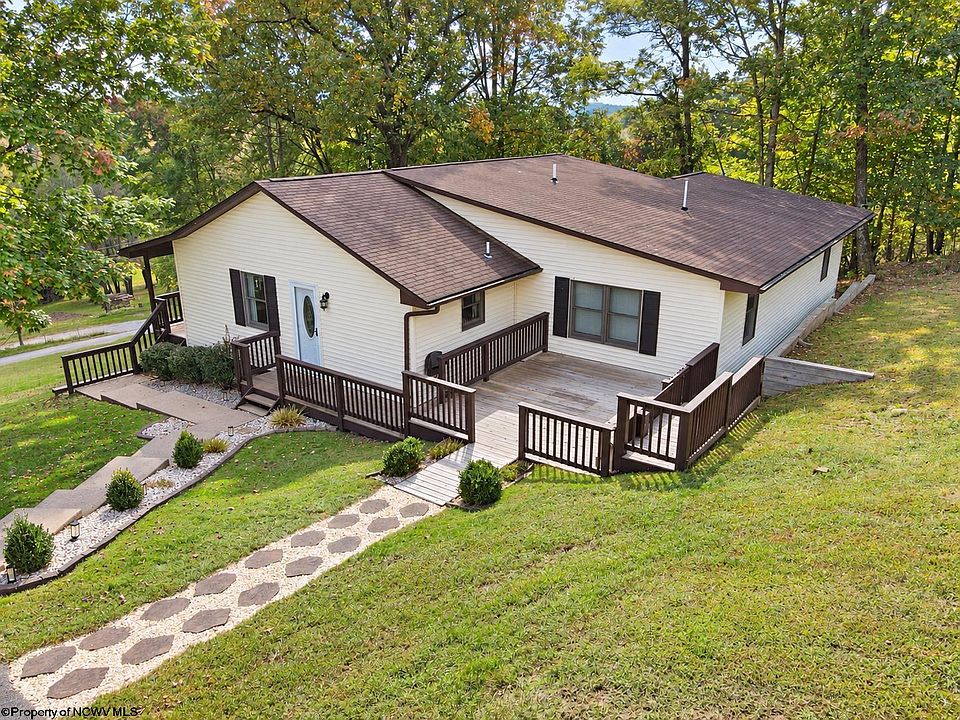 1st image of 13 Silver Maple Ln