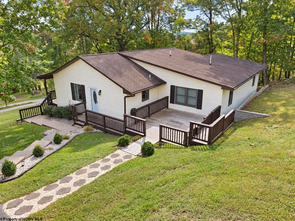 13 Silver Maple Ln, Buckhannon, WV 26201