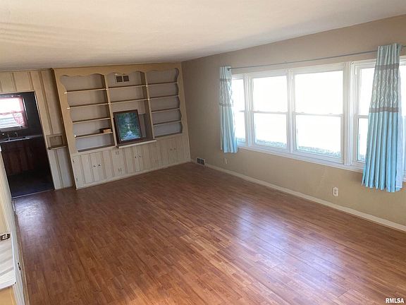 4th image of 134 N Lincoln Blvd