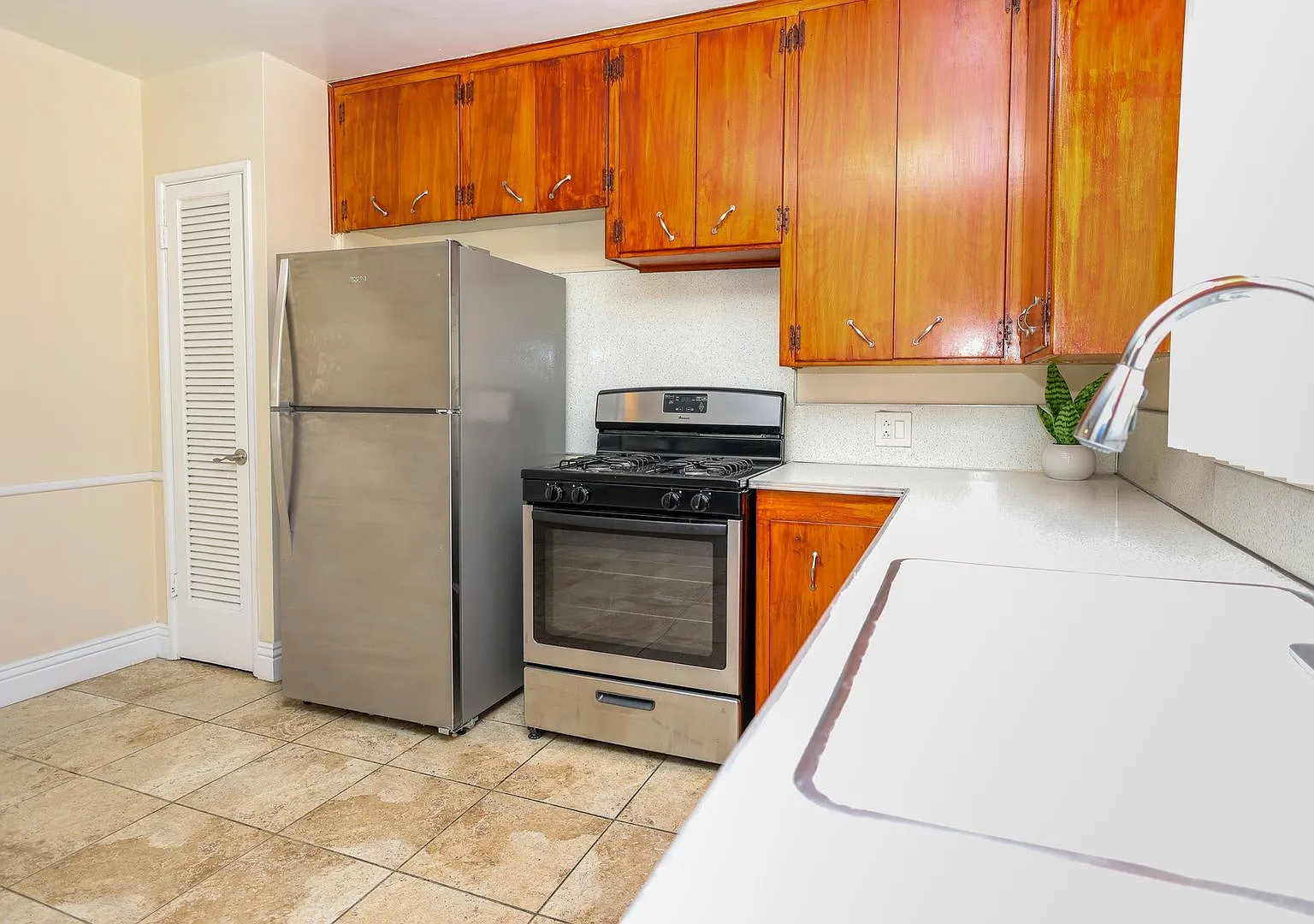 Courtyard Apartments — Photo 4