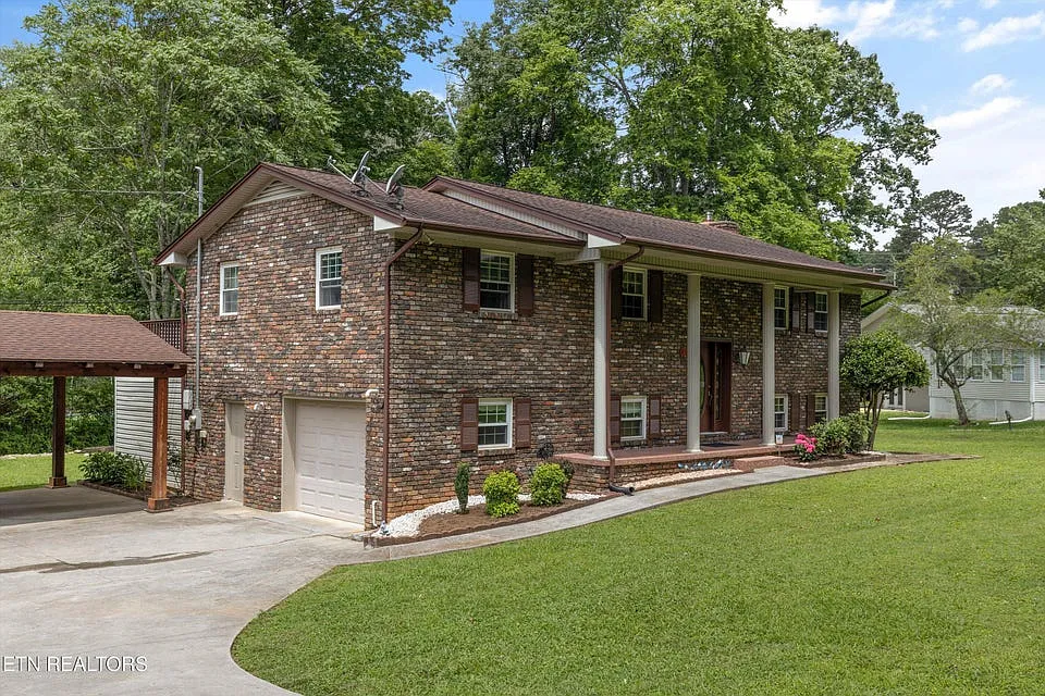 Building Photo - 1301 Chert Pit Rd