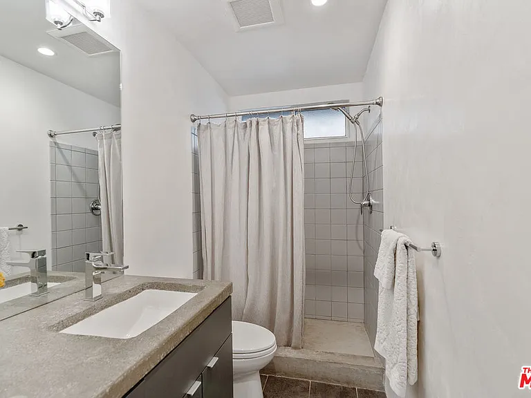 625 Santa Clara Ave — Photo 25