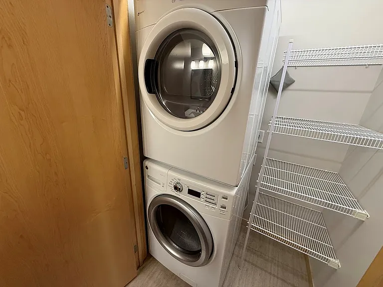 Venture Luxury High Rise — Photo 28