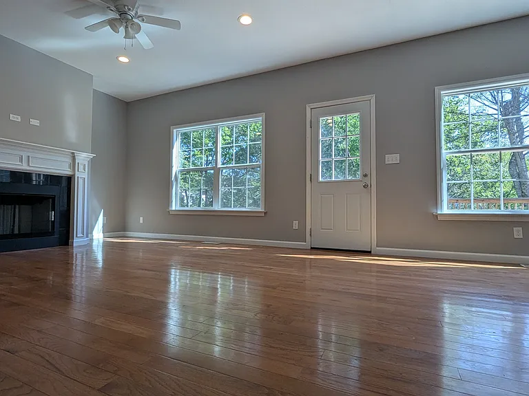 1130 Twin Hill Ln — Photo 11