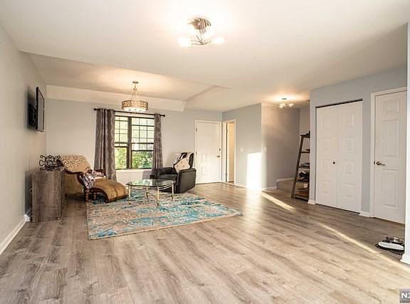 4th image of 101 E Oak St APT C-1