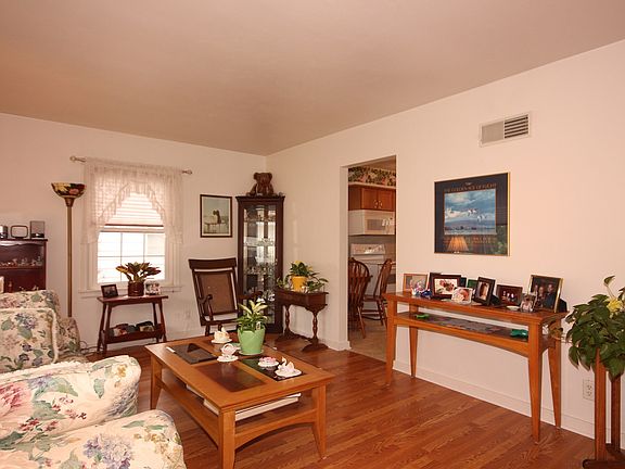 5th image of 905 E Richwoods Blvd