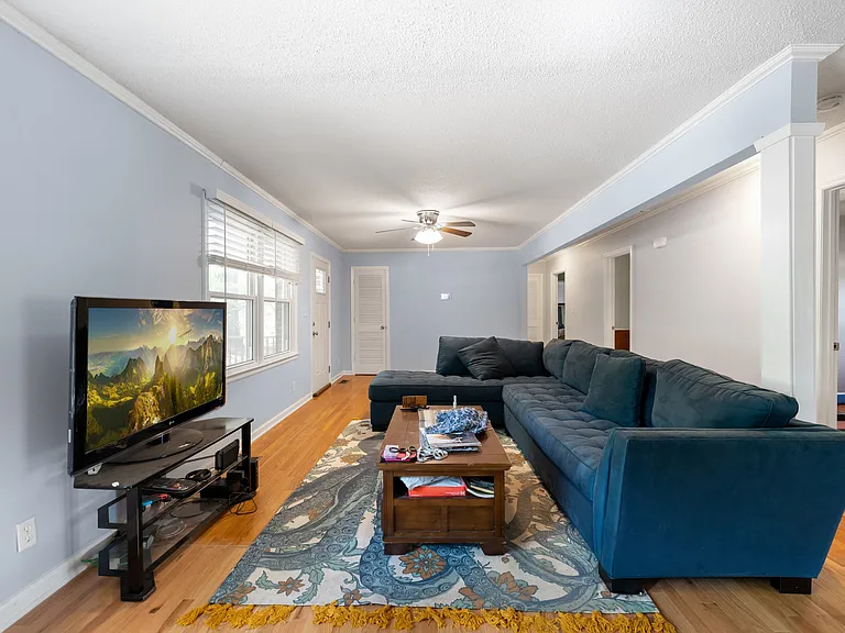 323 Bandock Dr — Photo 4