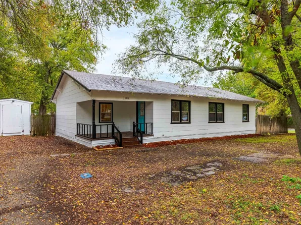 302 W Walnut St, Whitewright, TX 75491