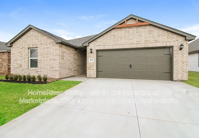 2516 Rosewood Ln — Photo 3