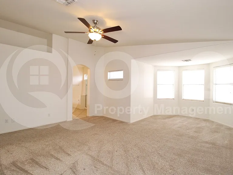 2450 E Darrel Rd — Photo 13