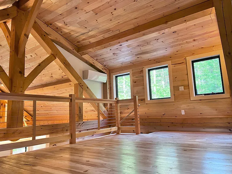 Upstairs bedroom/loft.