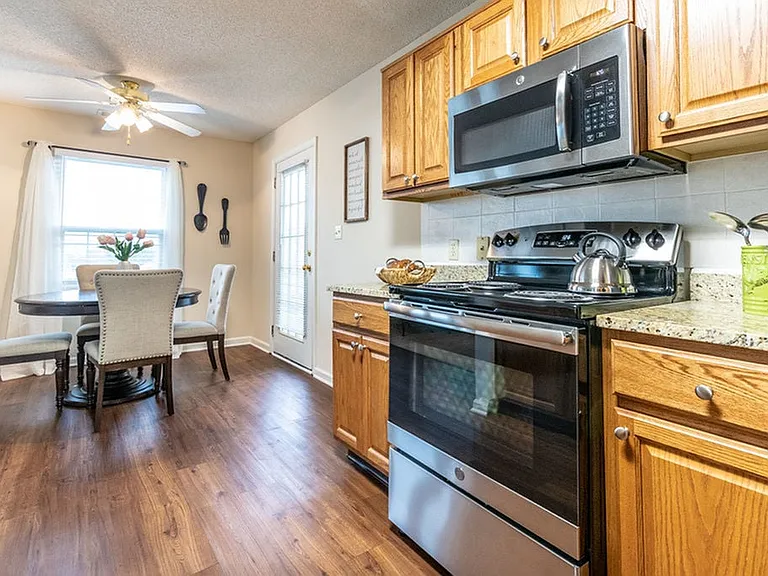 Windsong Place Apartments — Photo 113
