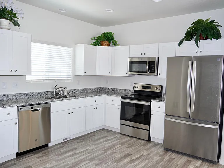 706 Grissom Dr — Photo 9