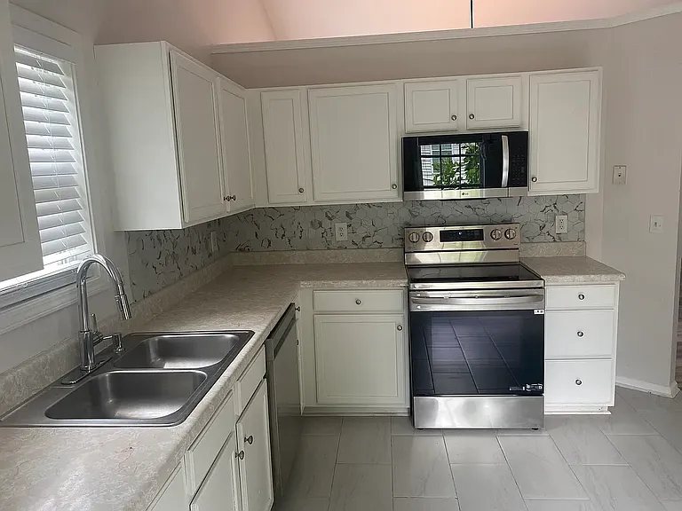 6647 Vail Pass — Photo 17