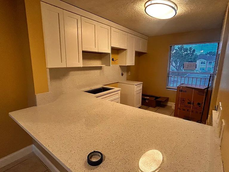 8039 SW 21st Ct — Photo 2