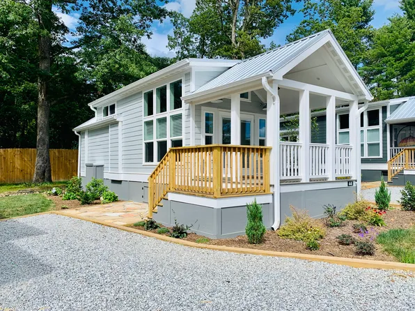 Swayback Plan, The Hamlet