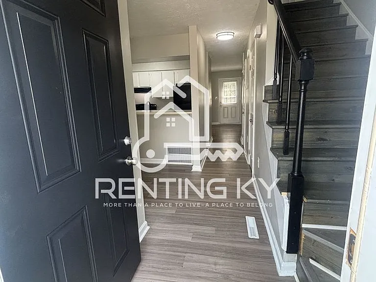 104 Strawberry Ln — Photo 2
