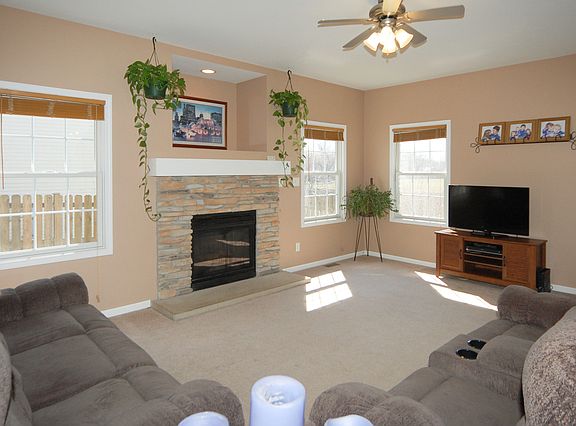 2nd image of 1207 Fox Hollow Ct