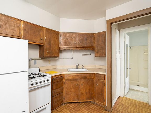 5th image of 1003 W 22nd St APT 1
