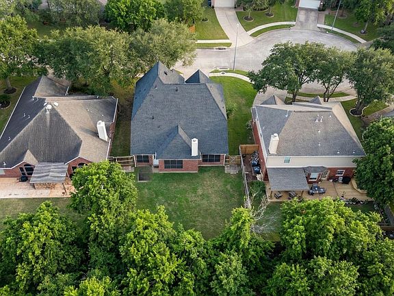 3rd image of 515 Deer Hollow Dr