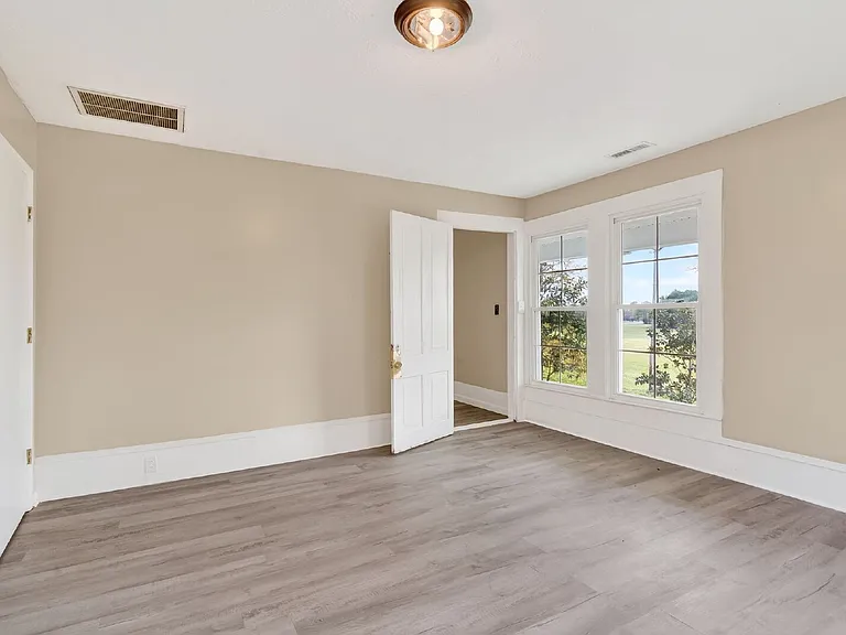 409 Meadow Rd — Photo 32