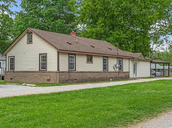 512 Country Club Dr, Tullahoma, TN 37388