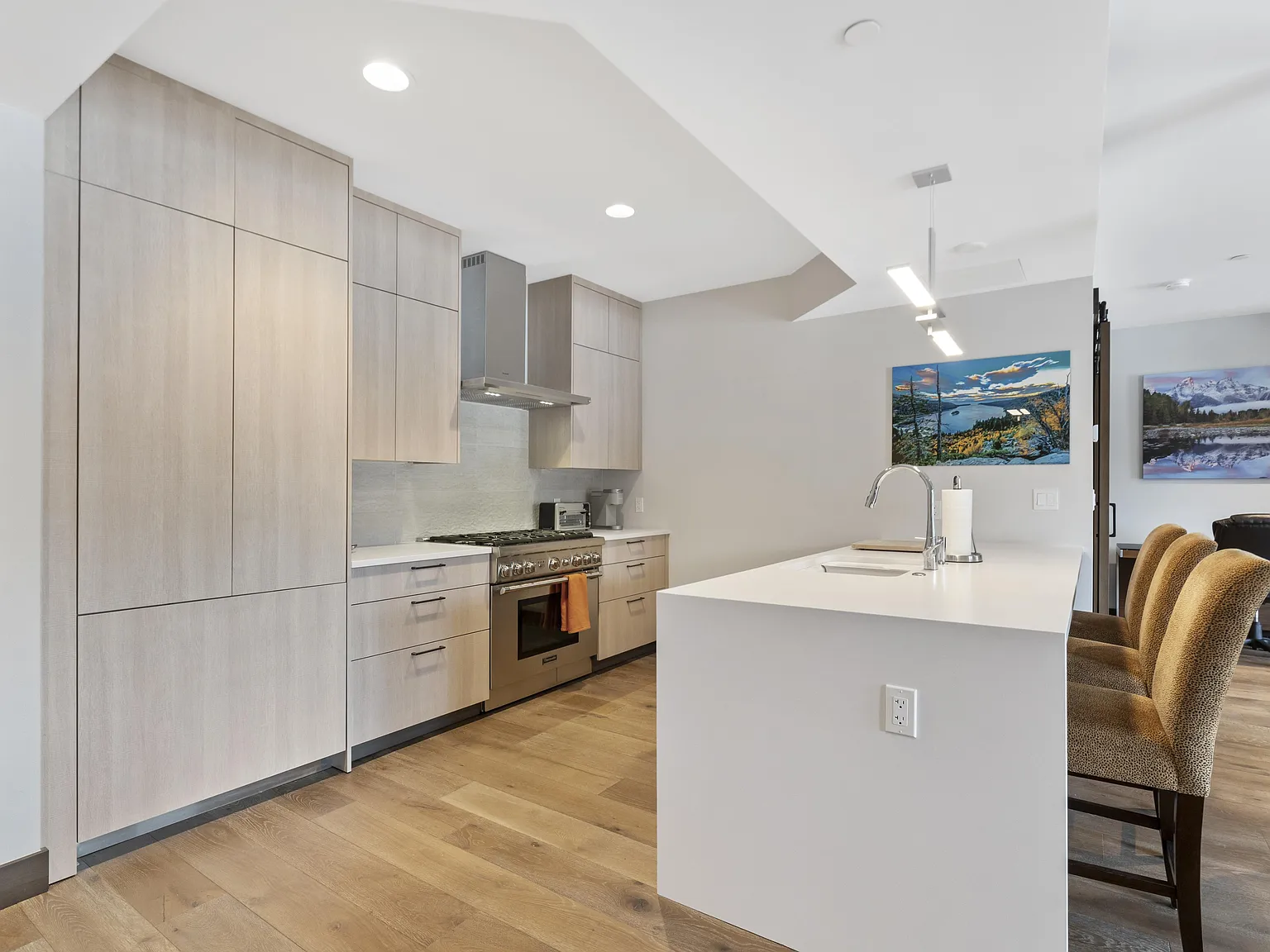 2 bed, 1877 sqft, $14,000 — Photo 4